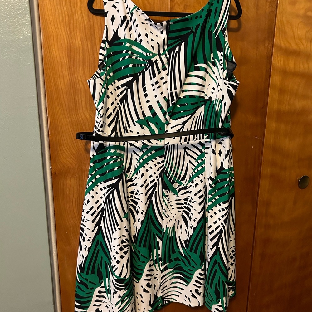 Dress Barn Darby palm leaf print dress with belt - Picture 2 of 5